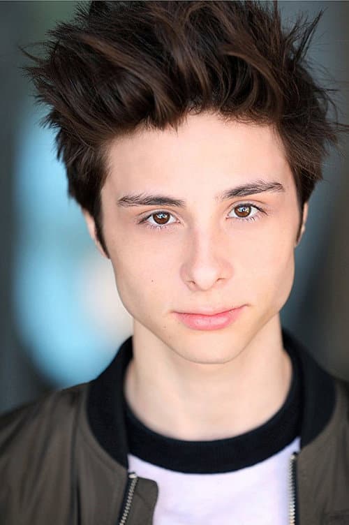 Robbie Tucker headshot