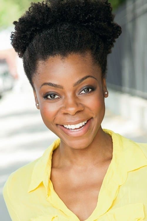 Mia Ellis headshot