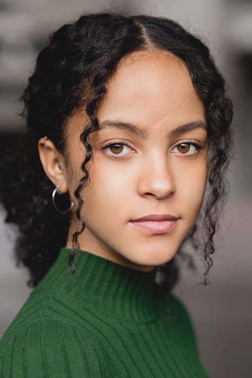 Lou Llobell headshot