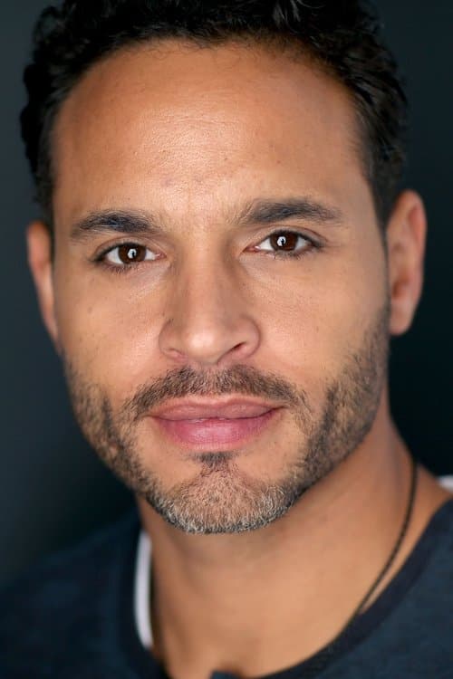 Daniel Sunjata headshot