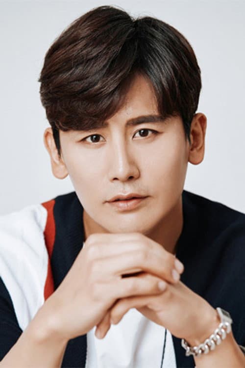 Yu Xiaoguang headshot