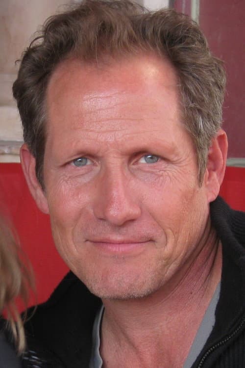Thom Mathews headshot