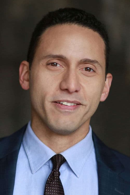 Elliot Villar headshot