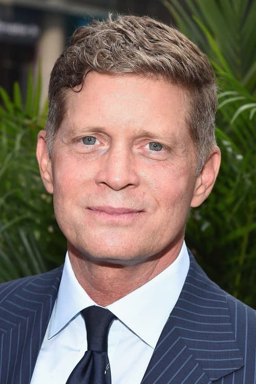 Robert Simonds headshot
