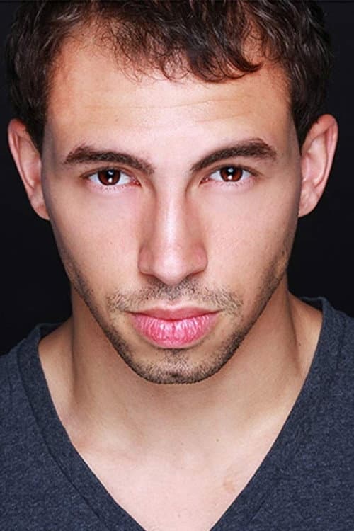 Travis Gomez headshot