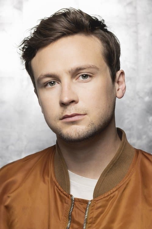 Logan Miller headshot