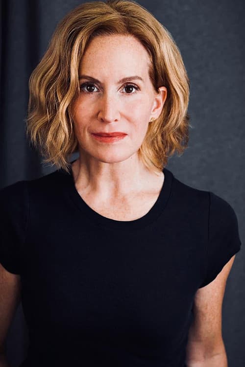 Tanis Dolman headshot