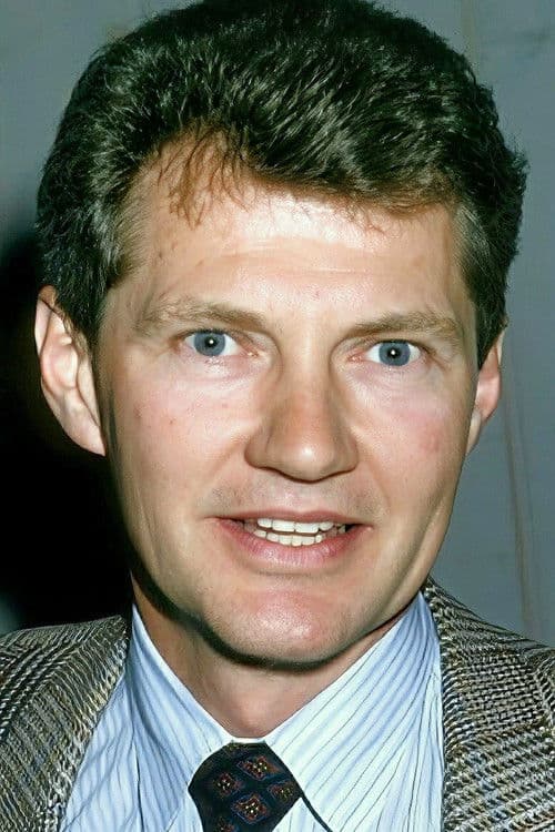 Andrew Robinson headshot