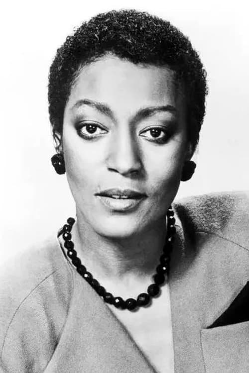 Paula Kelly headshot