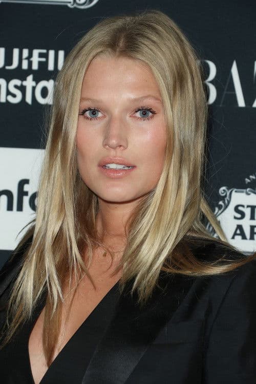 Toni Garrn headshot