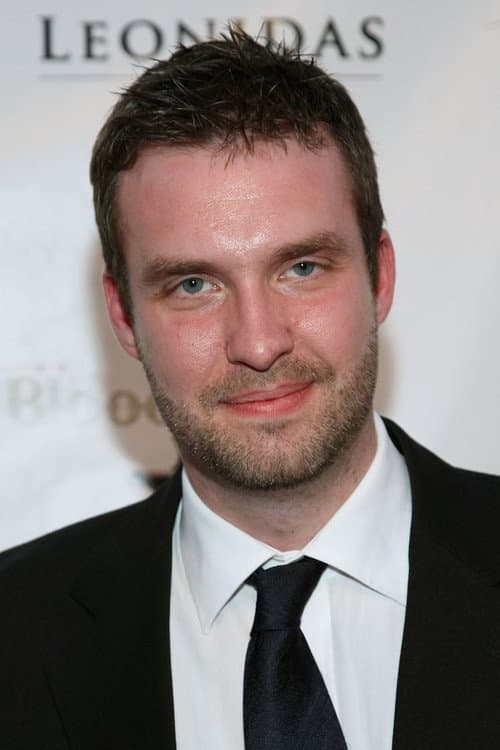 Simon Boyes headshot