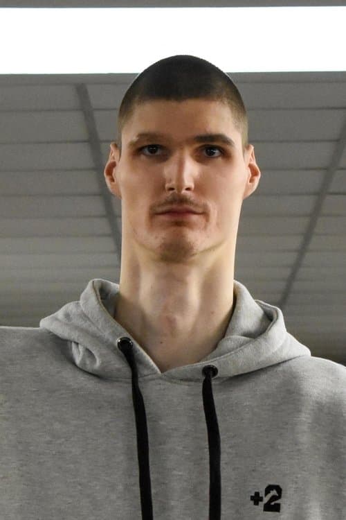 Robert Bobroczkyi headshot