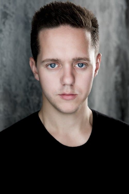 Stevee Davies headshot