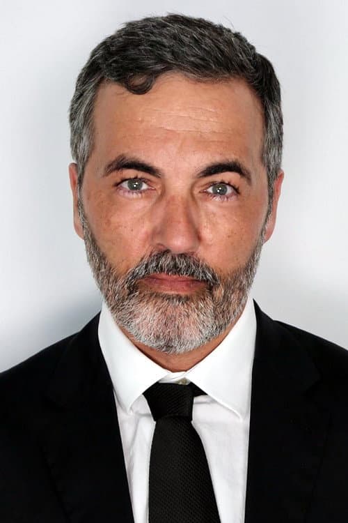 Louis Delavenne headshot