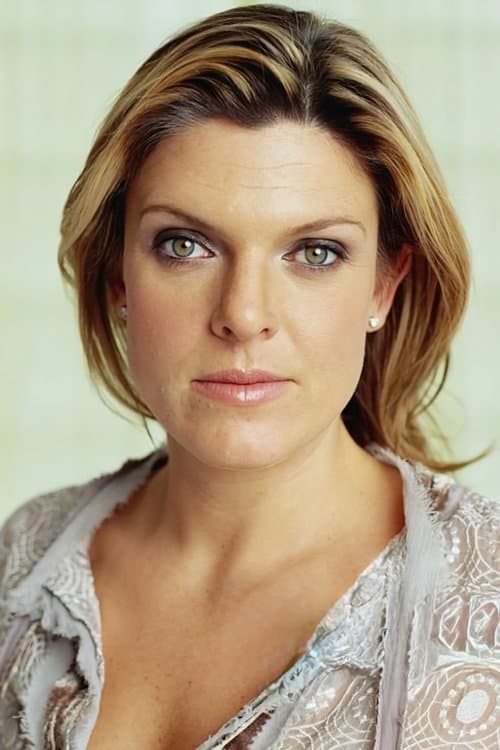 Molly Price headshot