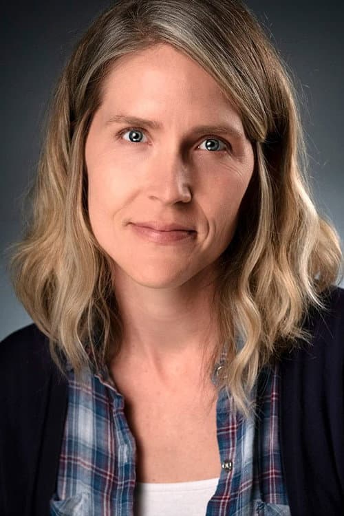 Rae Becka headshot