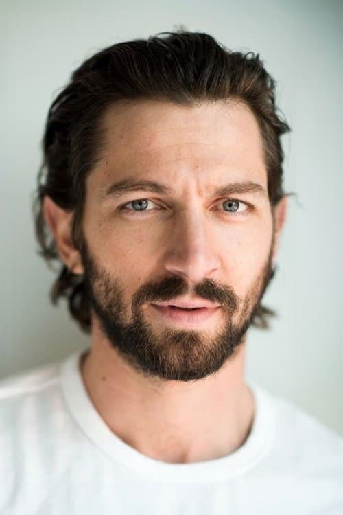 Michiel Huisman headshot