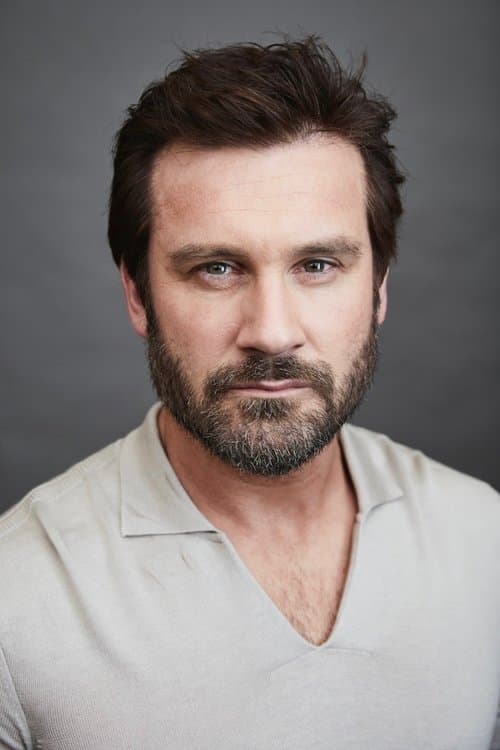Clive Standen headshot