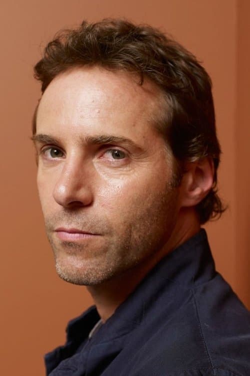 Alessandro Nivola headshot