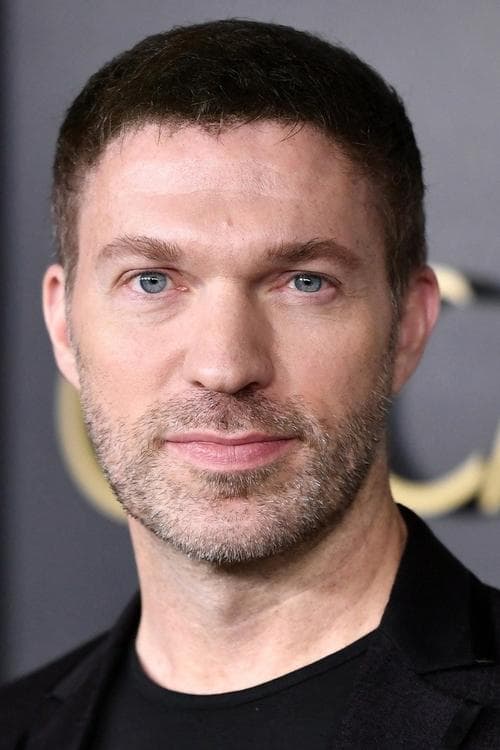 Travis Knight headshot