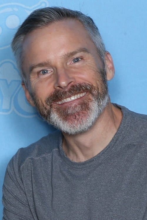 Roger Craig Smith headshot