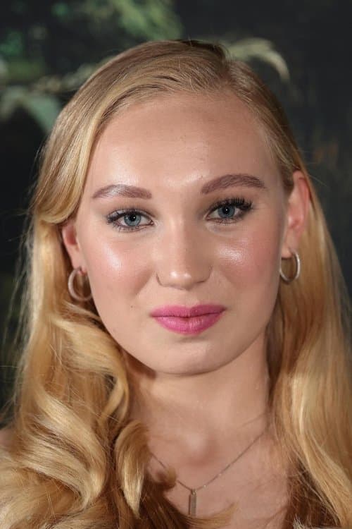 Helena Zengel headshot