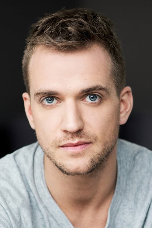Simon Therrien headshot