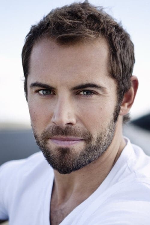 Daniel MacPherson headshot