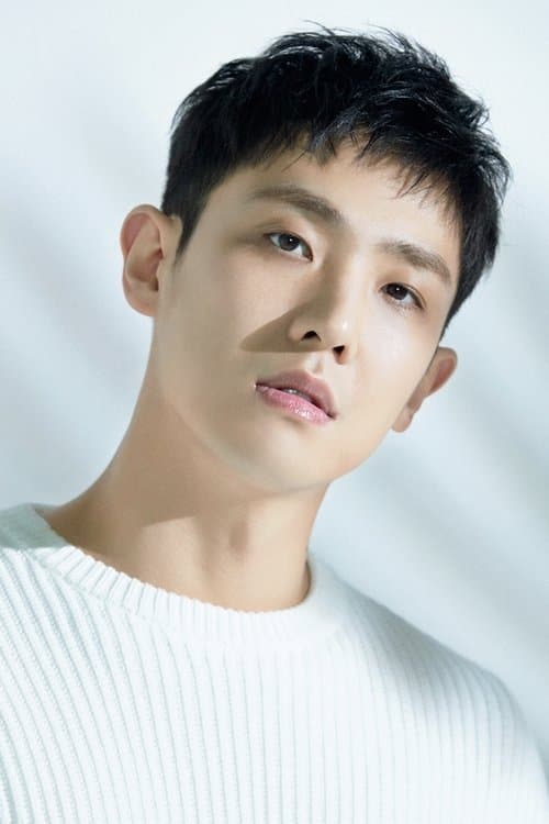 Lee Joon headshot