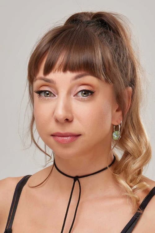 Laura Cymer headshot