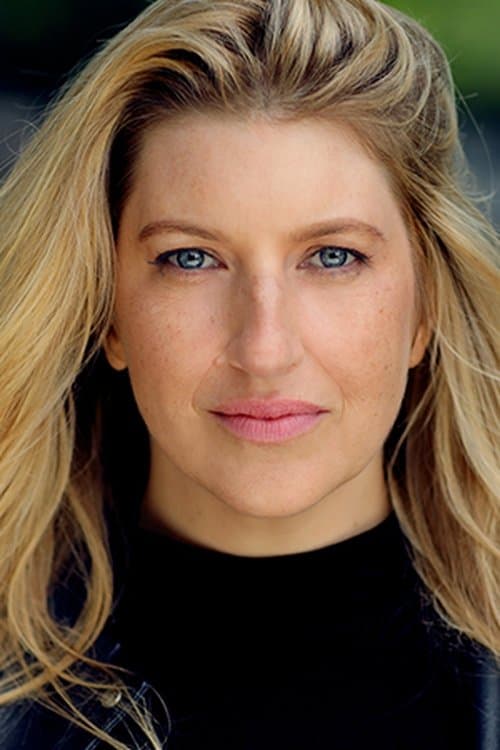 Tara Summers headshot
