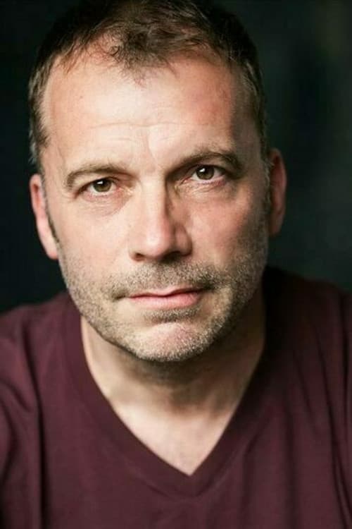 Nicholas Tennant headshot