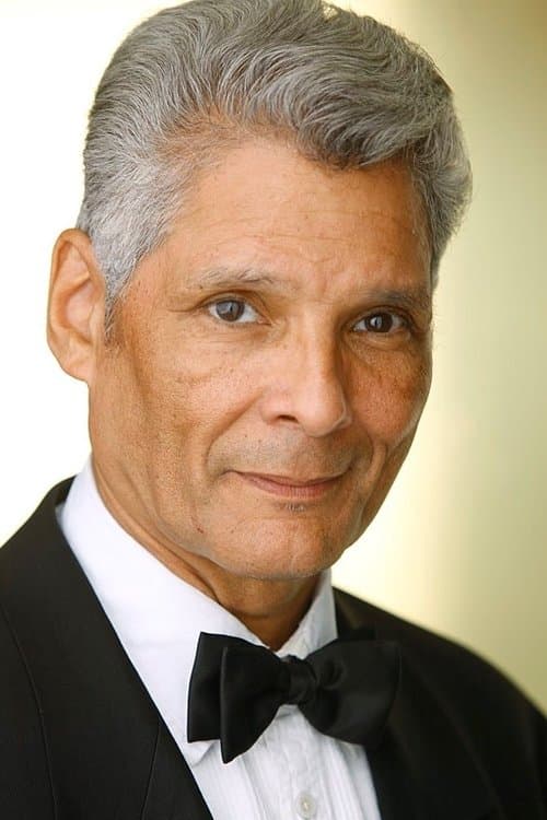 Josh Cruze headshot