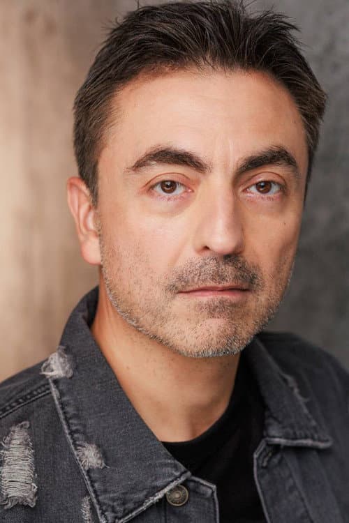 Raúl E. Peyret headshot