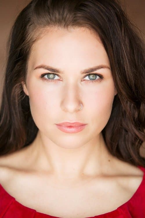 Olivia Tennet headshot