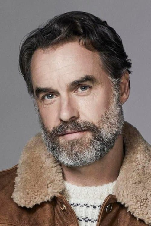 Murray Bartlett headshot