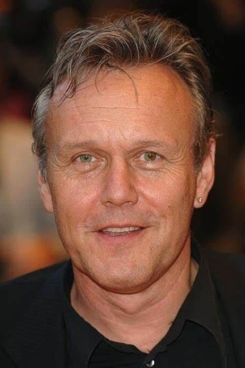 Anthony Stewart Head headshot