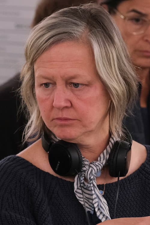Carol Banker headshot