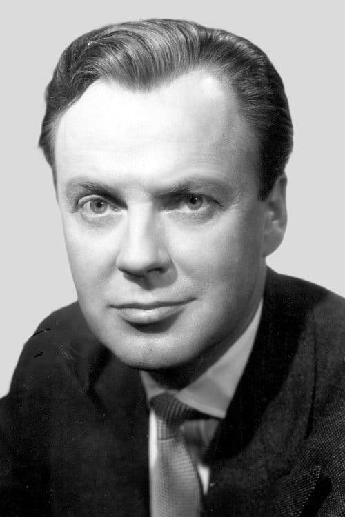 Derek Farr headshot