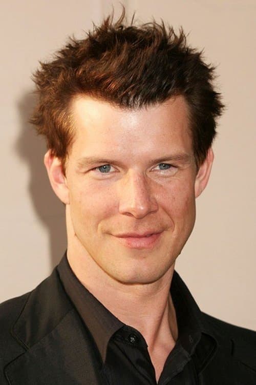 Eric Mabius headshot