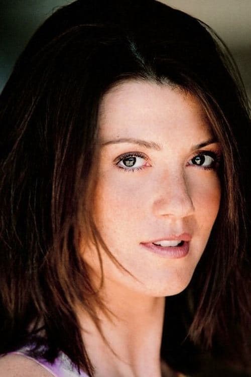 Zoe McLellan headshot