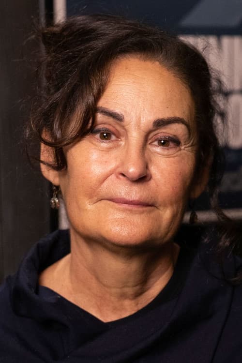 Robyn Slovo headshot