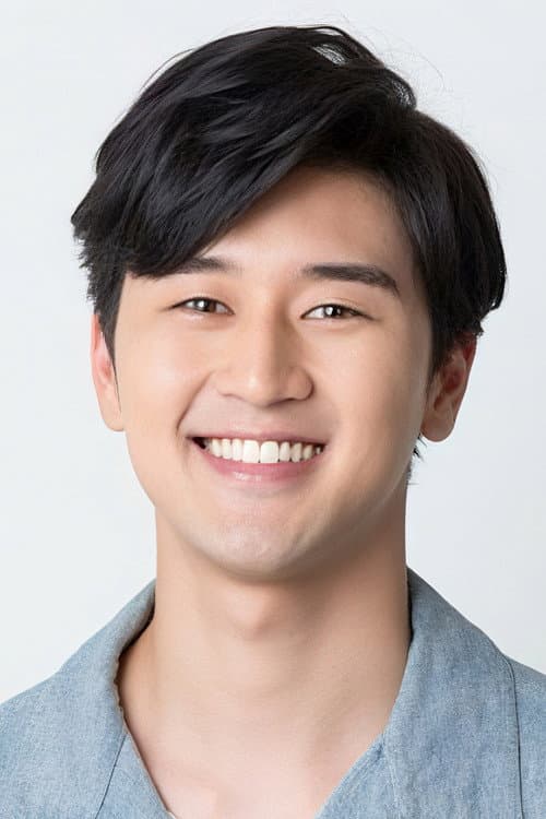 Joey Iwanaga headshot