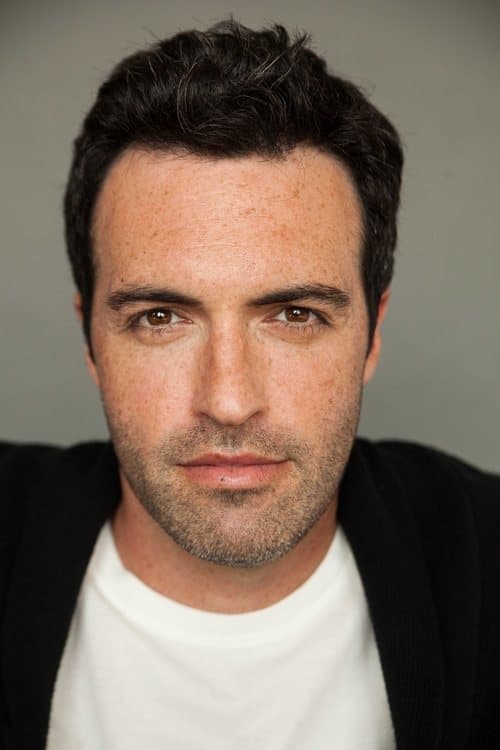 Reid Scott headshot