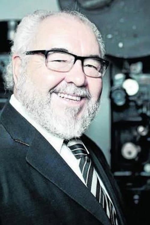 Julio Fernández headshot