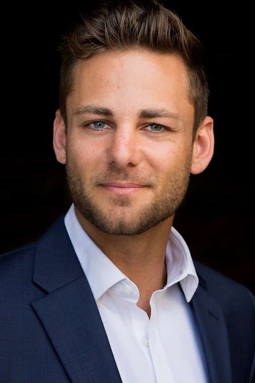 Ari Boyland headshot