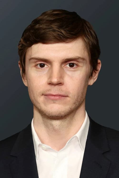 Evan Peters headshot