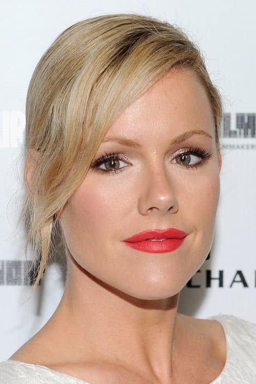 Kathleen Robertson headshot