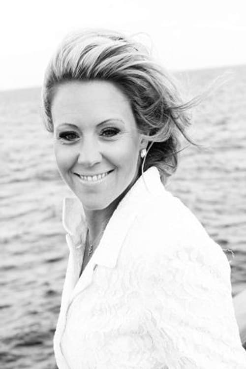Anna Elizabeth James headshot