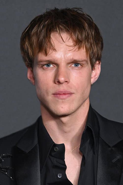 Finn Bennett headshot